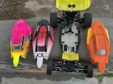 L22-9704 Team Losi TLR 22 DC 5.0 Elite 1/10 Buggy Roller + Three Bodies Extras picture