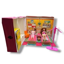 Vintage 1985 Fashion Doll Bedroom Case #10900 w/ 2 Barbie Dolls & Accessories picture