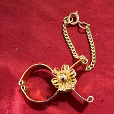 Vintage 1950s Gold Tone Floral Filigree Glove Clip Purse Chain Holder Keeper picture