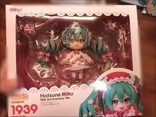 Hatsune Miku 15th Anniversary Nendoroid #1939 - Strawberry Cake Ver. picture
