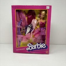 NEW VINTAGE 1984 DANCE SENSATION BARBIE GIFT SET w/FASHIONS picture