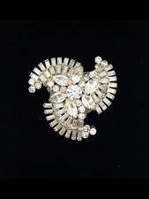 Juliana DeLizza & Elster Large Sparkling Ice Rinestones Swirling Brooch picture