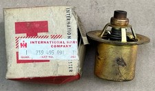 international harvester 239 495 R91 thermostat NOS picture