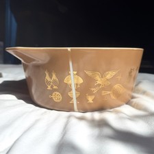 RARE MISPRINT  Vintage Early American Pyrex Cinderella Bowl 2.5 QT Gold  picture