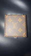 LV 1970 vintage ciggarets box with magnet and hold elastic. good condition picture