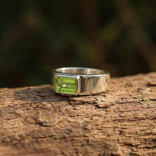 Natural GIE Certified Green Peridot Ring 925 Silver 8 Ct Ring Size 9 Gemstone picture