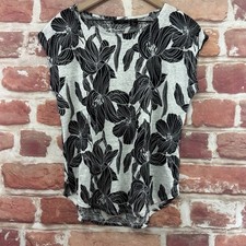 Tahari T Shirt  Womens Medium Black White 100% Linen Floral Abstract Casual Top picture