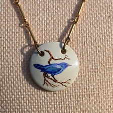 Vintage Sarah Coventry Porcelain Blue Bird Pendant Necklace Gold tone Chain 17