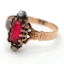 Antique Georgian 9K Gold Coffin Cut Garnet Ring Natural Pearl Size 5.5 1840s picture