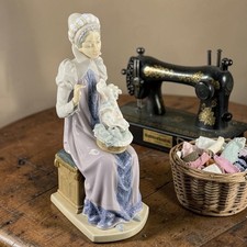 Lladro Women Working 5126 Sewing A Trousseau For Bride Embroidery 11.5” Figurine picture