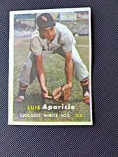 1957 Topps Luis Aparicio #7 Chicago White Sox HOF Vintage Baseball Card BENT picture