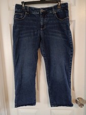 Chicos So Slimming Size 1 Denim Capris picture