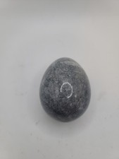 VTG HEAVY GREY POLISHED STONE EGG / Beautiful picture