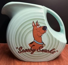 Fiesta SCOOBY DOO “Scooby Snacks” Disk Pitcher 1998 Homer Laughlin/ Warner Bros. picture