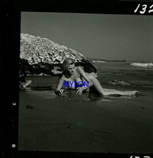 RARE VINTAGE 2 1/4 x 2 1/4 PHOTOGRAPH OF A NUDE MODEL BY ANDRE DE DIENES picture