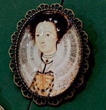 Vtg ANNE BOLEYN Portrait Once Upon A Book Club Brooch Pin Or Pendant w/Converter picture