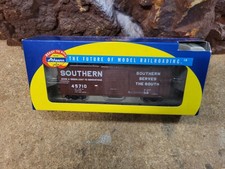 Athearn 70131 HO 40' Modernized Box Car, Southern Damaged Box ,$7/$3/$15 Ship picture