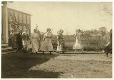 Photo:McKinney Texas 1913 Texas Cotton Mill Workers Noon Hour picture