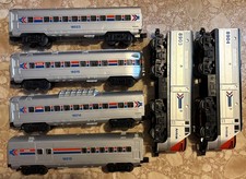 Lionel O Gauge Amtrak Locomotive #8903 Powered & #8904 + 4 Passenger Cars picture