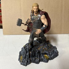 Diamond Select Gallery Marvel Thor Ragnarok Thor Statue SW7 picture