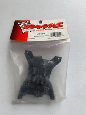 Traxxas Bulkheads, front (upper & lower) #5530 picture