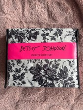 betsey johnson queen sheet set - black & white floral picture