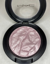 Mac Eyeshadow Feminine Wiles (Foiled Shadow) 1.5g/0.05oz.New 100% Authentic picture