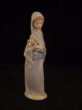 LLADRO  4650  01014650 GIRL WITH FLOWERS  picture