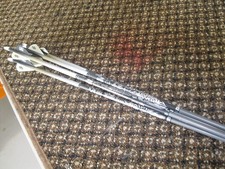 {5}  Easton Carbon Hexx  Arrowa Blazer wh/blk Vanes  31 1/2