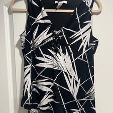 Black and White Sleeveless Top picture