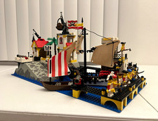 LEGO 6277 Imperial Trading Post Pirates Imperial Guards Complete Set w/ Box 1992 picture