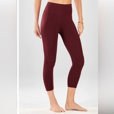 Fabletics Seamless High-Waisted Solid Capri Black Cherry Size S (4-6) picture