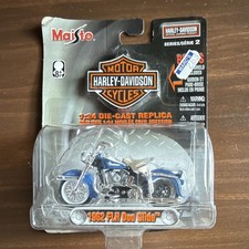 Maisto 1962 Harley-Davidson FLH Duo Glide 1:24 Diecast Series 2 Blue/Silver picture