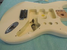 Fender Stratocaster MIM Body w/Hardware Arctic White. Excellent picture