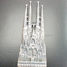 Gaudi Barcelona Sagrada Familia Cathedral Souvenir Building Vintage Spain Magnet picture