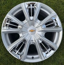 OEM Chevrolet Silver Chrome Insert Sierra Suburban Tahoe Rim 22x9 Factory 14046 picture
