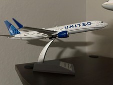 United Airlines Boeing 737 MAX10 1/200 scale inflight model picture