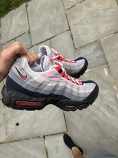 Nike Air Max 95 Men’s Low Top Lace Up Sneakers Gray Black Red Solid picture