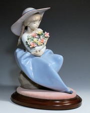 LLADRO Fragrant Bouquet #5862  w /Cherry Base - Girl Holding Flowers_Mint No Box picture