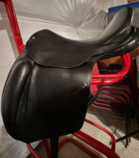 Smith-Worthington Ultimate dressage saddle, 17.5” seat picture