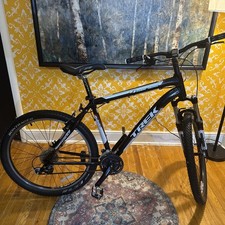 TREK 4300 MOUNTAIN BIKE SIZE LARGE, 19.5