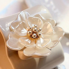Elegant Luxury White Camellia Flower Brooch Pearl Plant Pin Summer Gift Jewelry picture