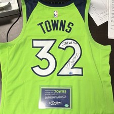 Karl-Anthony Towns Signed Minnesota Timberwolves #32 NBA Basketball Jersey picture