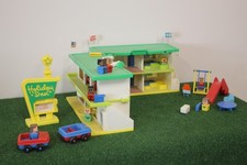 Vintage 1974 Playskool Familiar Places Holiday Inn Used Mostly Complete picture