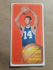 1970-71 Topps Oscar Robertson #100 Milwaukee Bucks HoF picture