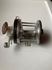 Vintage Pflueger Akerite 2068 Reel picture
