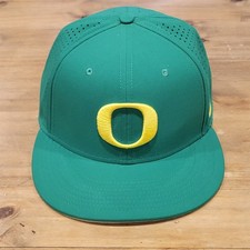 Oregon Ducks Nike True Baseball Hat Size 7 1/2 Green Swoosh Dri-Fit Fitted picture