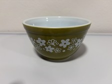 Vintage Pyrex #401 Spring Blossom Green Crazy Daisy 1.5pt Nesting Mixing Bowl picture