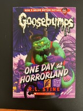 One Day at HorrorLand (Classic Goosebumps #16) by R. L. Stine (2011, Trade Paper picture
