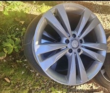 Selling My Mercedes wheel picture